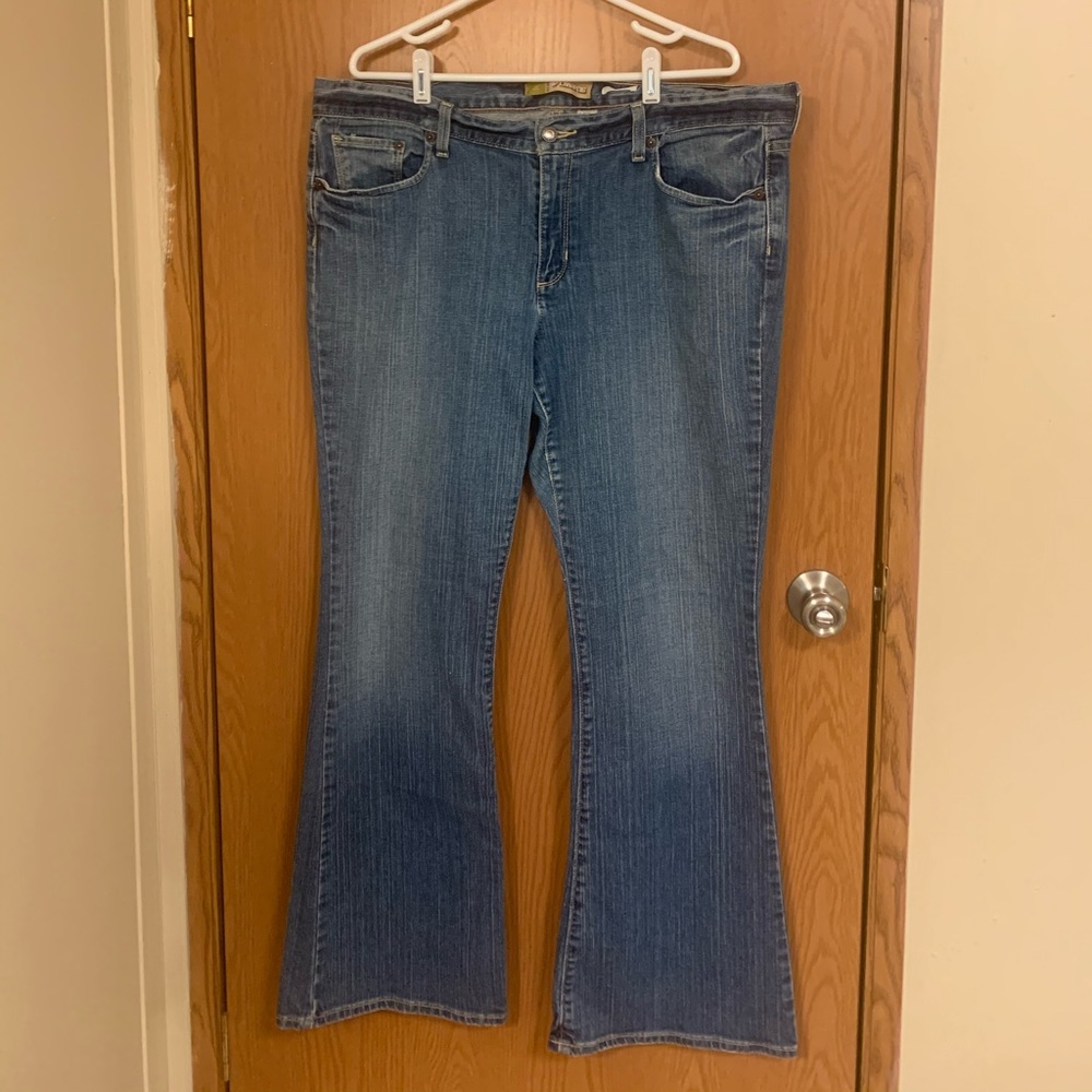Super flattering Old Navy Flares 18R